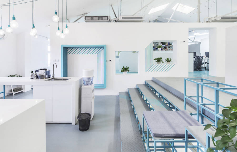 用綠色植物點(diǎn)綴的辦公室設(shè)計(jì)